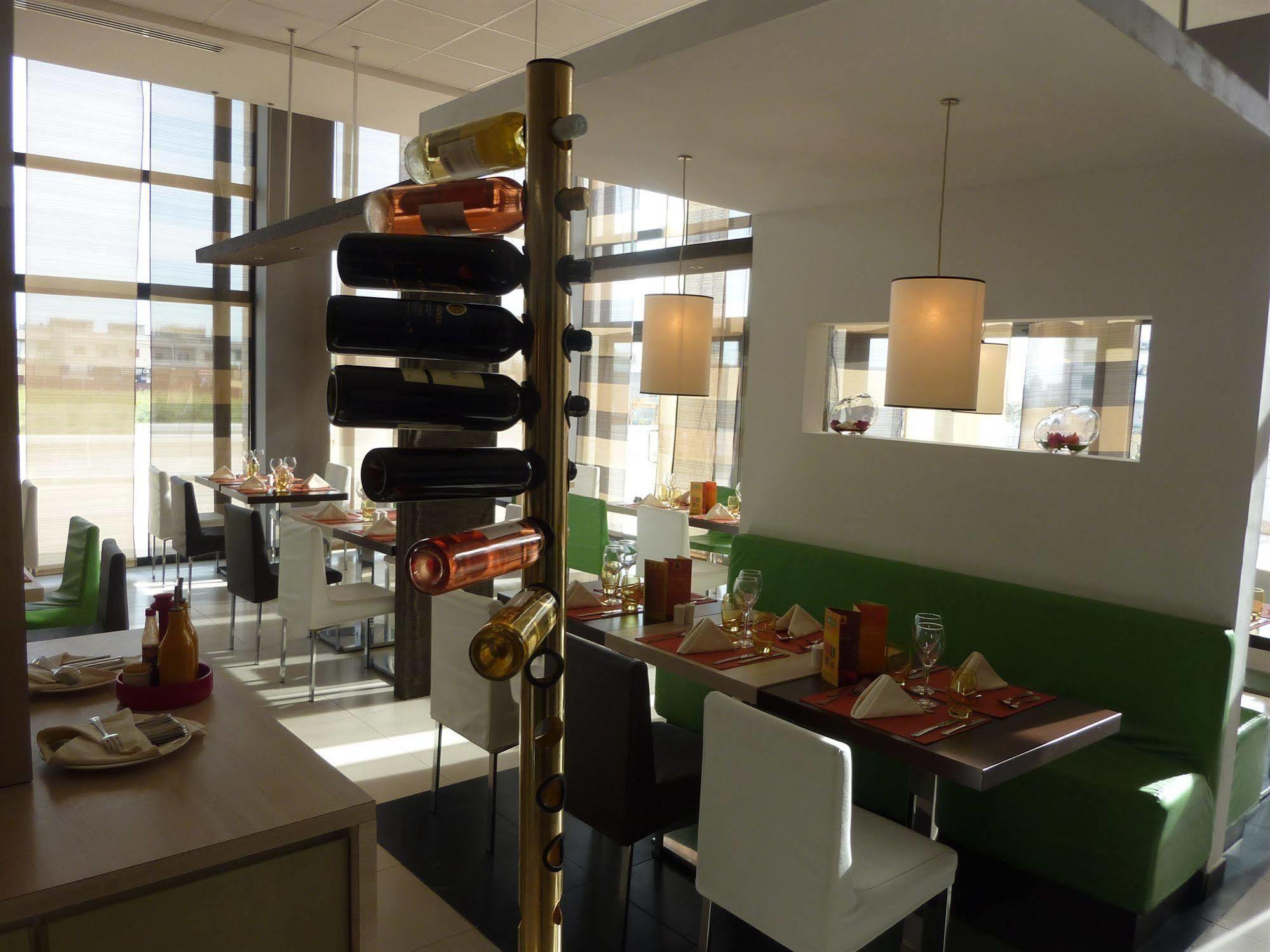 Ibis Oran Les Falaises ภายนอก รูปภาพ